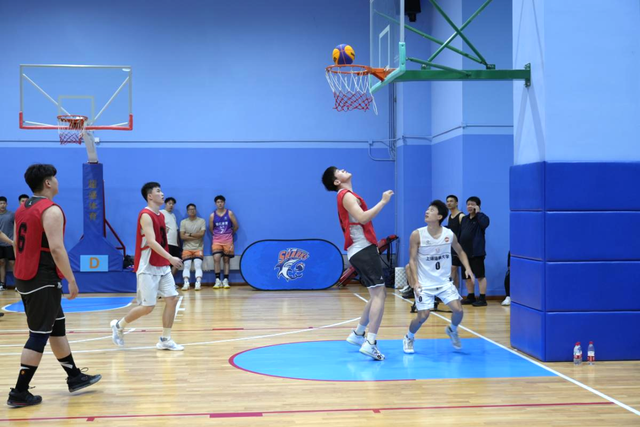 揭秘籃球比賽的標(biāo)準(zhǔn)人員配置，究竟需要多少運(yùn)動(dòng)員？