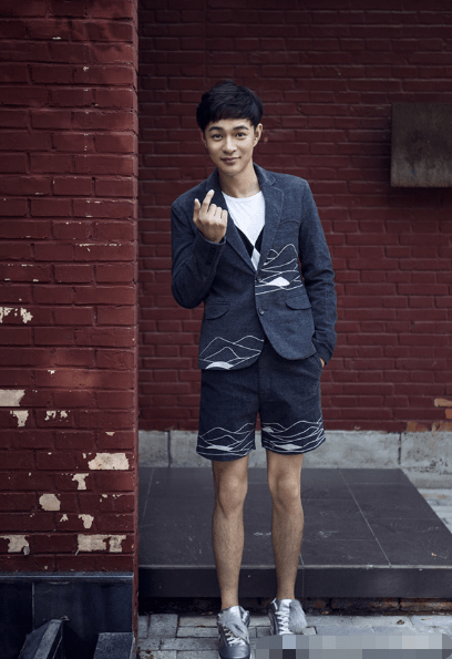 董春輝，演藝之路的璀璨之星