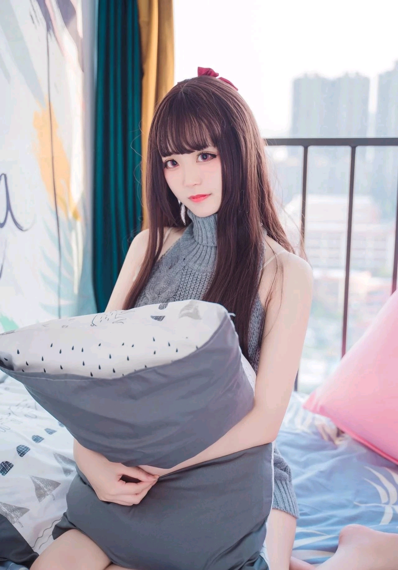 團(tuán)子最新作品，毛衣少女形象展現(xiàn)自信與成就感