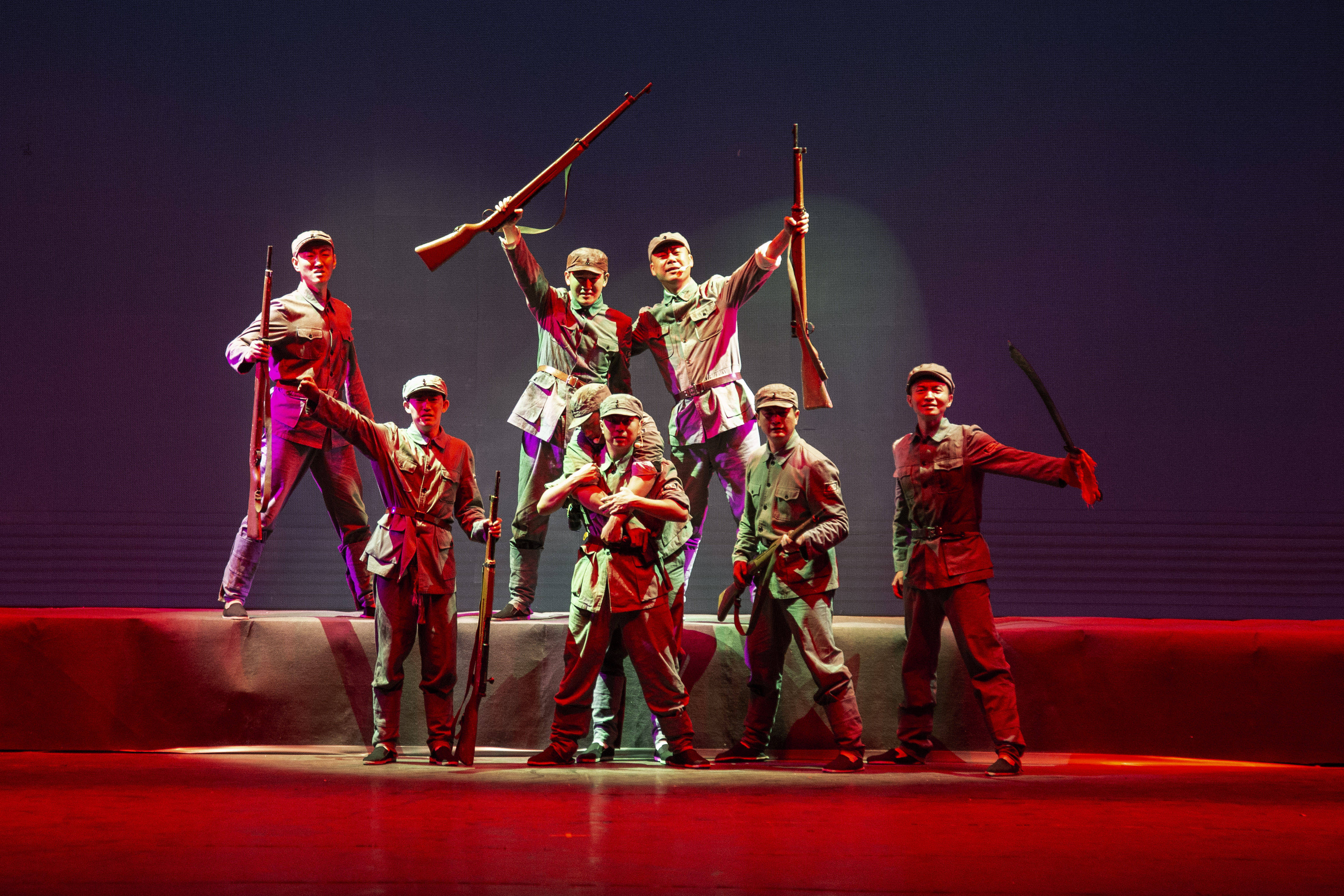 演員齊濤,封面上的演員齊濤，一個魅力四溢的表演新星??