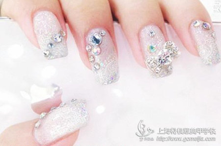 最新款美甲，小巷中的隱秘寶藏探秘