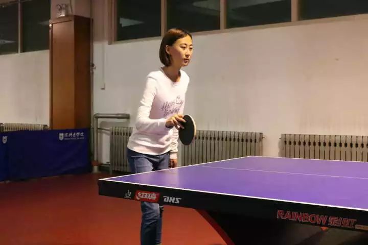 乒乓球賽事之夜，勝利旋律中的變化、自信與成就感