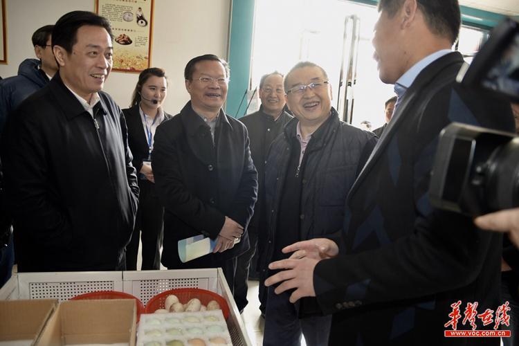 平江縣扶貧動態(tài)更新,平江縣的扶貧日常，愛與陪伴的力量