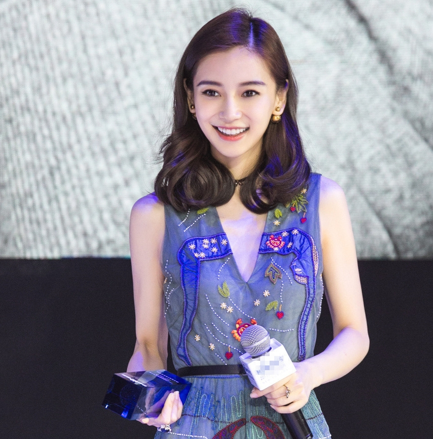 楊穎街頭時尚照，時尚力量與自我變革的靈感之源