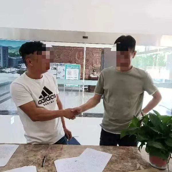 粗野男子尋求和解的新動態(tài)，蛻變與自信的力量之旅