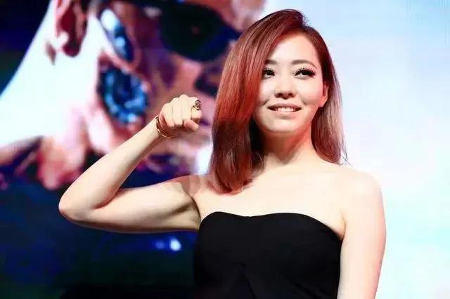 四川明星女，自信與學(xué)習(xí)的力量展現(xiàn)魅力風(fēng)采