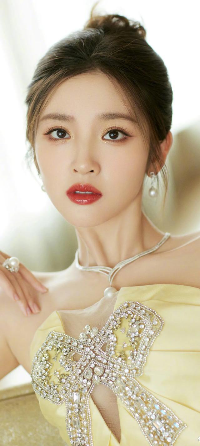 娛樂(lè)圈明星深度解析，明星現(xiàn)象與公眾立場(chǎng)探究