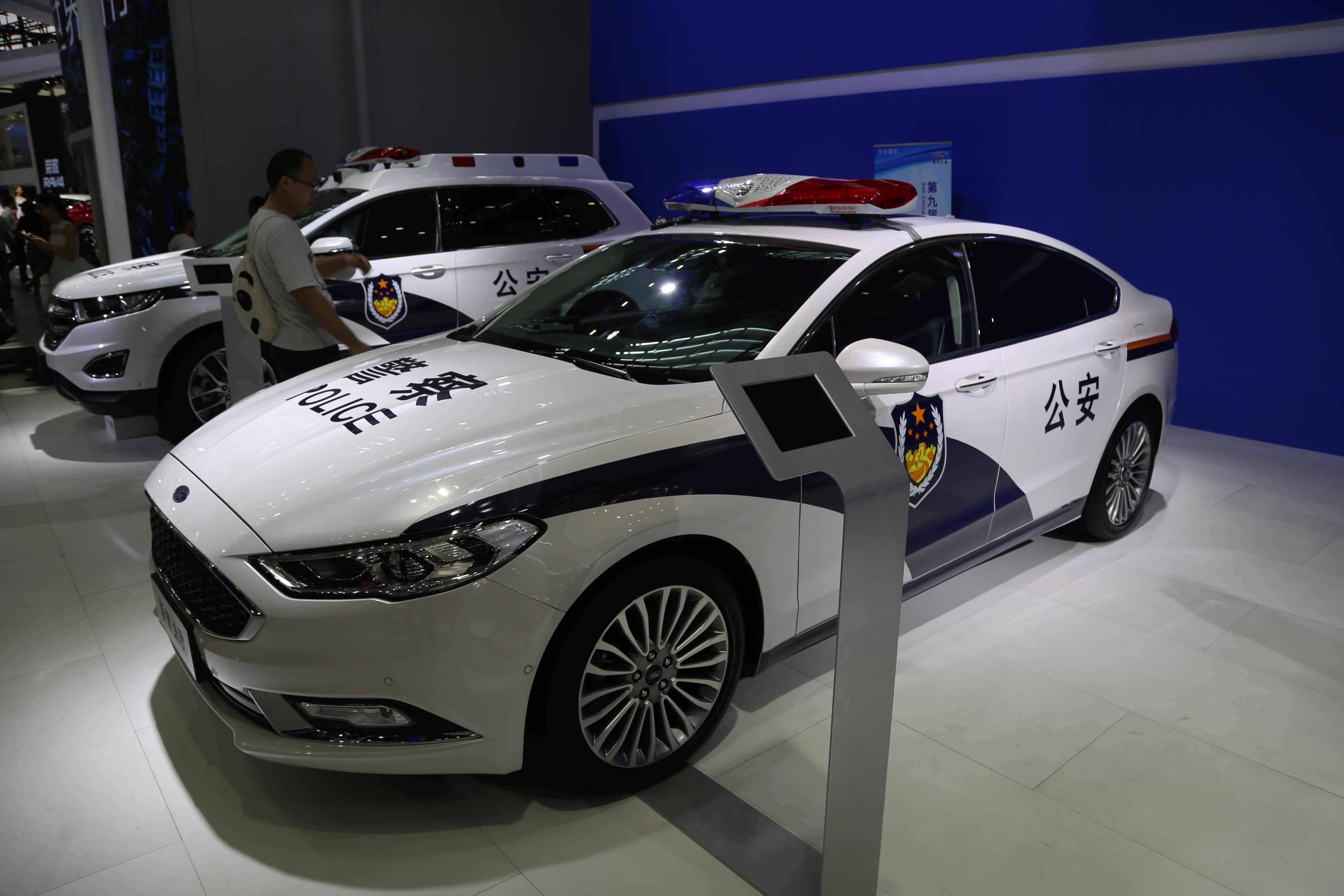 警車新款亮相,警車新款亮相，科技與安全的完美結(jié)合