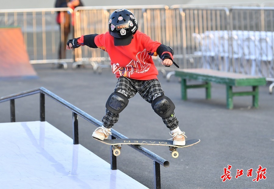 滑板比賽圖片,滑板比賽圖片，挑戰(zhàn)、勇氣與自信的綻放