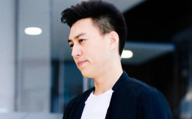 靳東，一線明星的光芒閃耀。