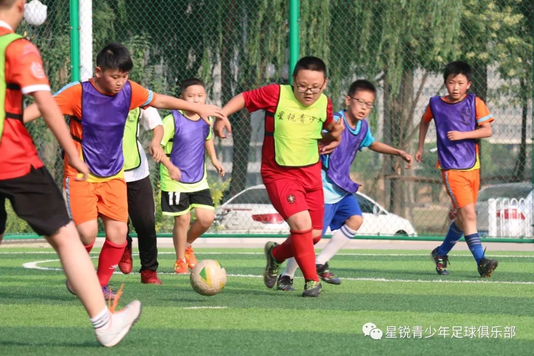 暑期熱血足球大戰(zhàn)，青春與激情的較量