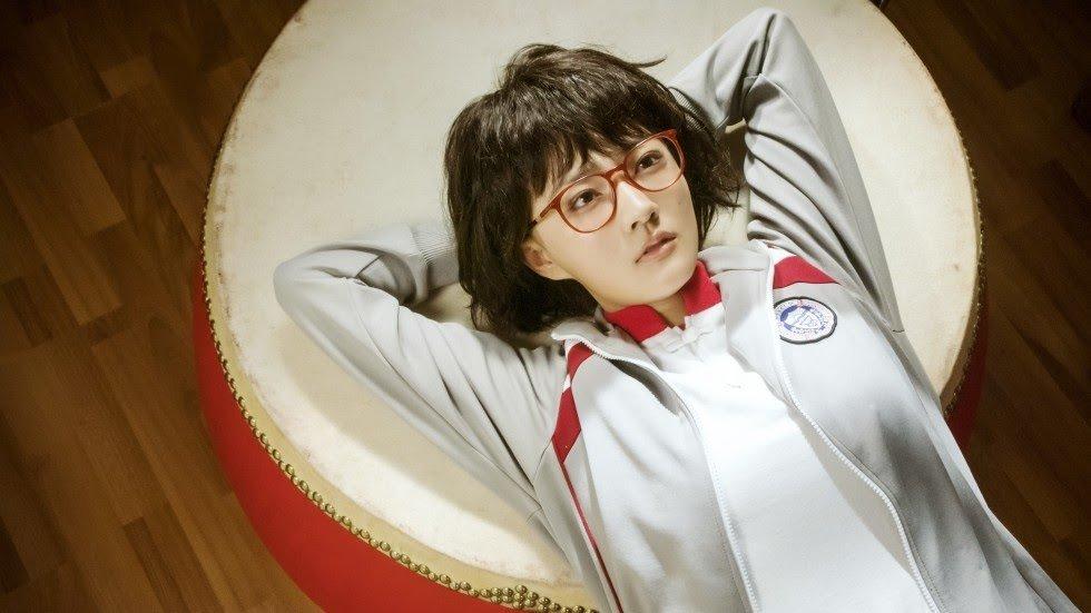 閃光少女，青春夢想與音樂的交響樂章。