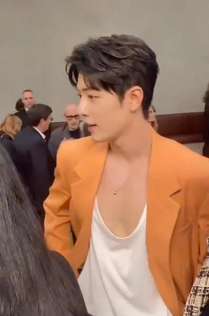 肖戰(zhàn)最新動(dòng)態(tài)揭秘，日常趣事與朋友間的深厚情誼展現(xiàn)溫暖紐帶