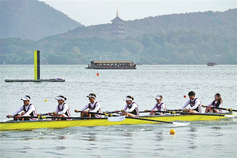 杭州賽艇比賽，激流勇進(jìn)，展現(xiàn)水上英姿