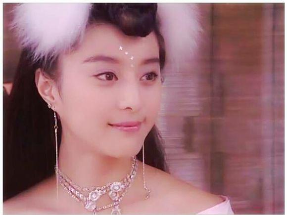 范冰冰短發(fā)新照展現(xiàn)自信之美，變化之光，魅力無限