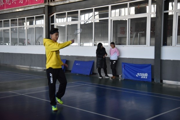 學(xué)校羽毛球比賽盛況報(bào)道，激烈角逐展現(xiàn)青春風(fēng)采