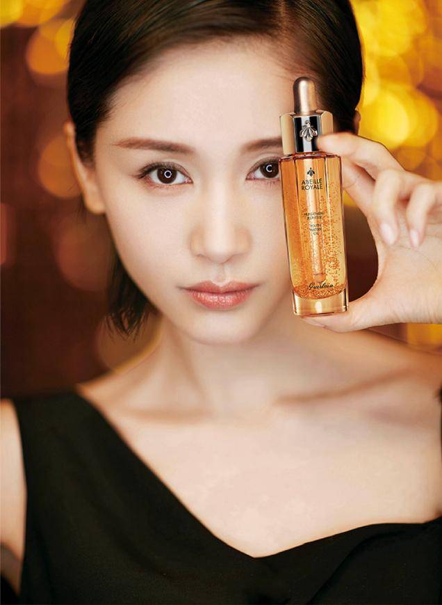 揭秘明星化妝間，友情與愛共鑄美麗日常，明星化妝品分享之旅