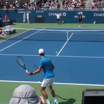 2017法網(wǎng)比賽對戰(zhàn)，小巷深處的網(wǎng)球激情與獨特小店魅力