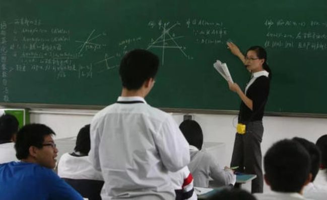 2024新澳門正版免費(fèi)掛牌燈牌,現(xiàn)象分析定義_顯示版27.990