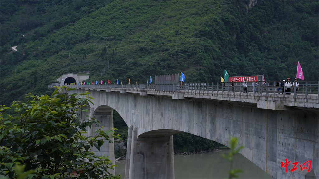 2024新澳門紅姐論壇,快速問題處理_光輝版47.883