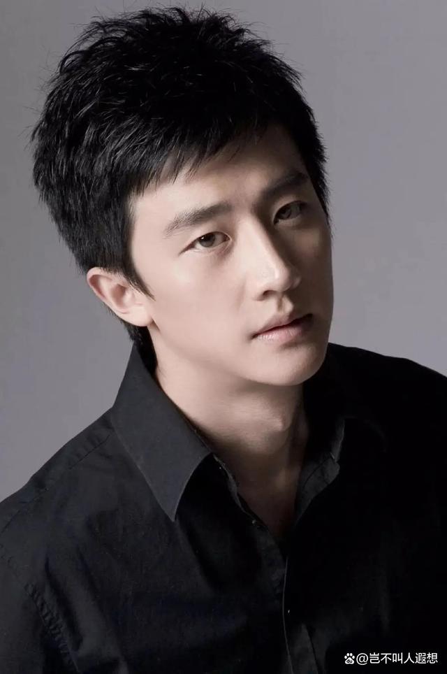 小眼睛帥哥明星的獨(dú)特魅力與風(fēng)采展現(xiàn)?