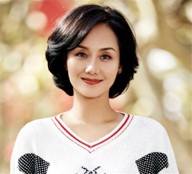 李穎演藝生涯佳作盤點(diǎn)，電視劇中的力量與自信成就之路