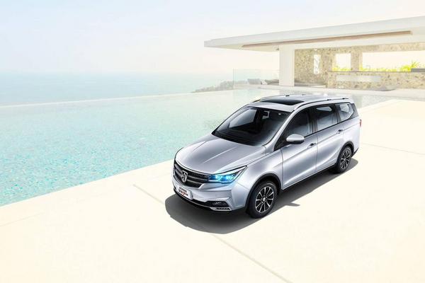 寶駿730S上市，智能科技重塑駕駛體驗，引領(lǐng)新時代智能出行風潮