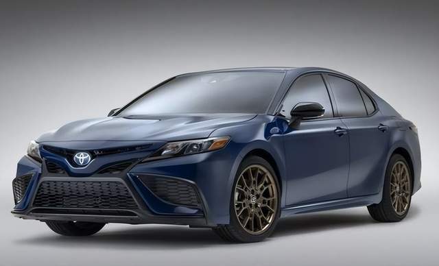 最新款豐田凱美瑞，高科技結(jié)晶，未來駕馭之選