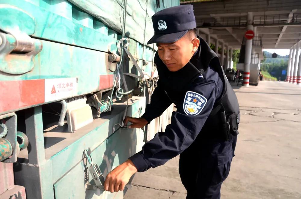 部隊(duì)最新五查五看行動(dòng)，戰(zhàn)友間的溫馨日常與行動(dòng)力量展現(xiàn)