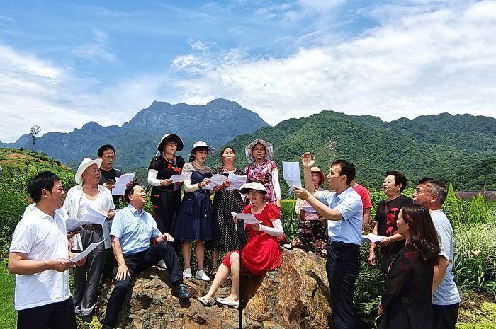 男演員張巖帶你領(lǐng)略科技魅力，最新高科技產(chǎn)品體驗(yàn)報(bào)告