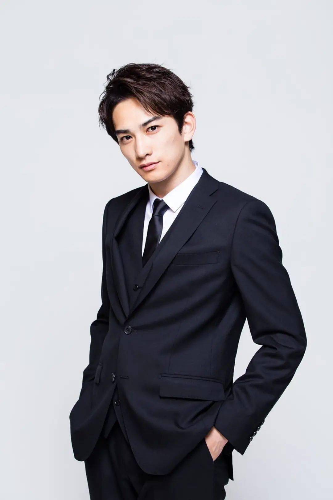 日本國(guó)寶級(jí)男演員的日常趣事與友情紐帶揭秘