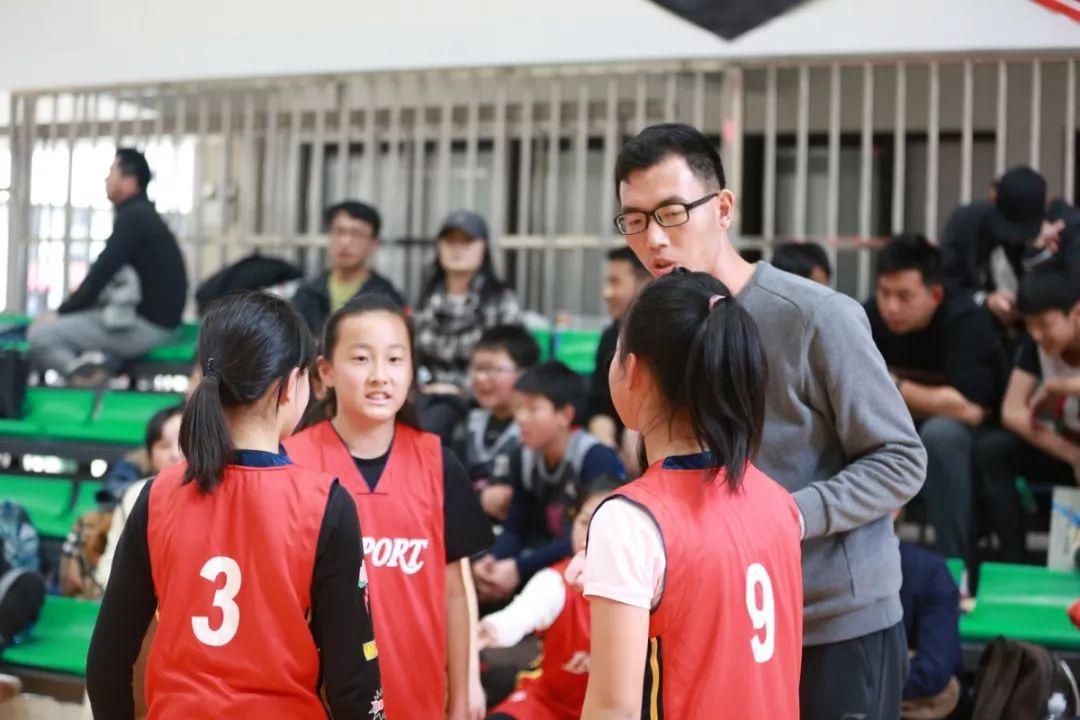 熱血沸騰的足球比賽精彩瞬間回顧！