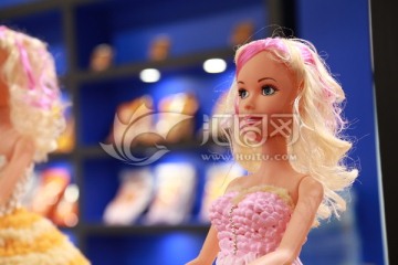 最新芭比娃娃主題蛋糕圖集，自然美景與甜蜜之旅的完美結(jié)合