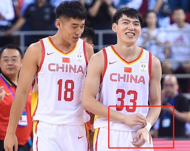 比賽打封閉，愛(ài)與陪伴的賽場(chǎng)趣事