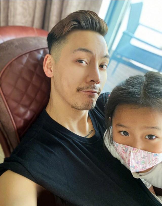 胡子明星的成長(zhǎng)之路，臉龐變遷見(jiàn)證學(xué)習(xí)與自信的魔力