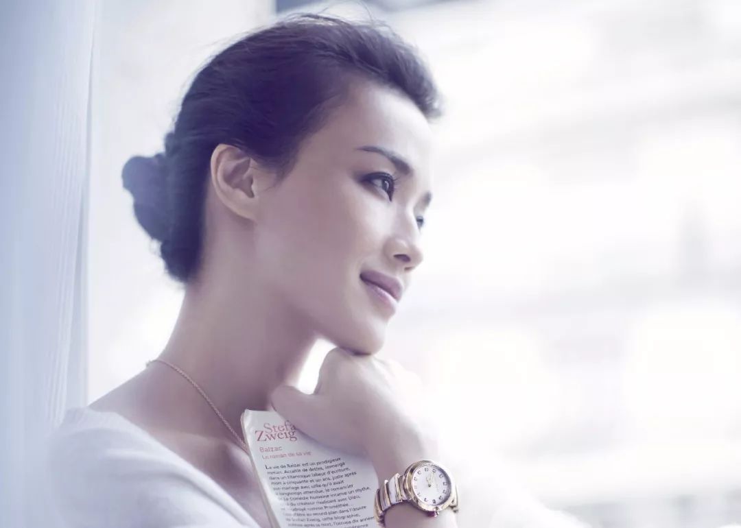 臉寬的明星如何塑造自信與成就之路