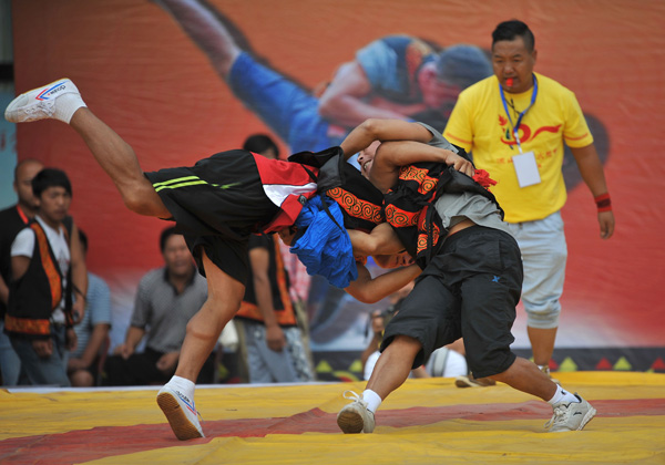 涼山彝族摔跤比賽，展現(xiàn)自信與成長的力量之旅