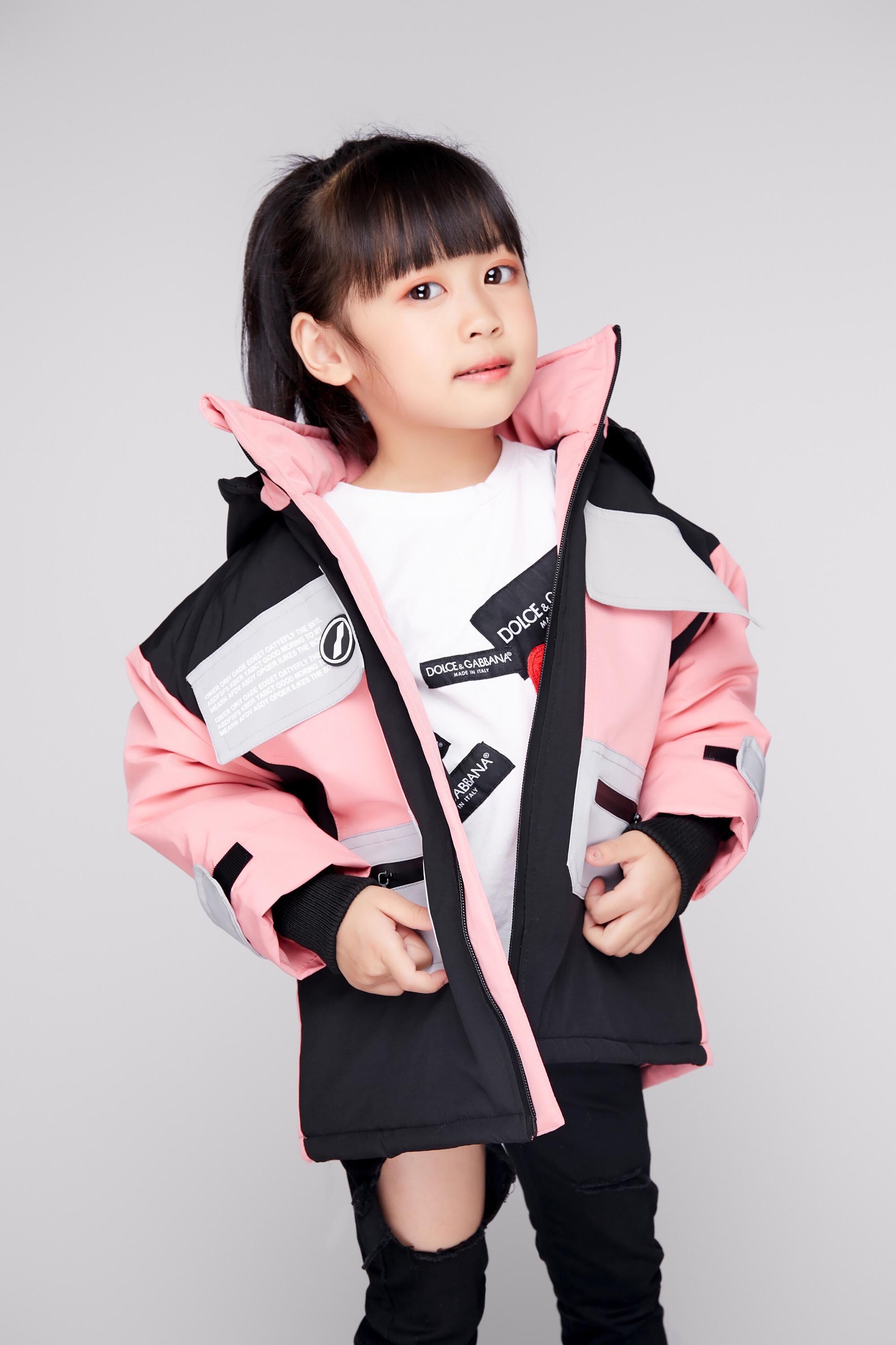 演員童專屬高科技產(chǎn)品引領(lǐng)智能生活新篇章，領(lǐng)略未來(lái)科技魅力