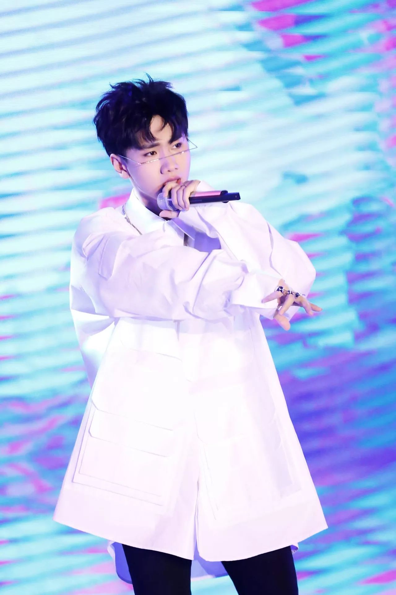 汪蘇瀧最新照片，音樂與形象的完美融合