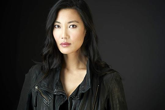 演員高莉莉,演員高莉莉，演藝之路的閃耀之星