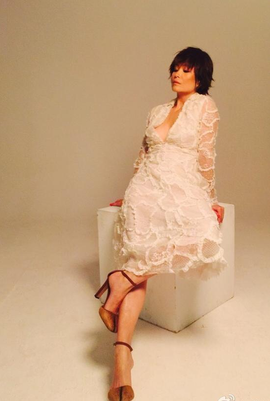 揭秘明星光環(huán)背后的真實瞬間，明星真空照獨家曝光