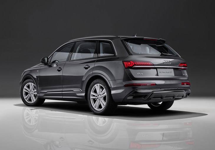 奧迪Q7最新動(dòng)態(tài)，時(shí)代巨輪引領(lǐng)豪華SUV新標(biāo)桿