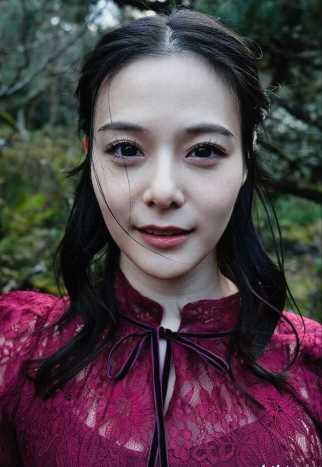 演員高寧寧與自然美景的浪漫之旅