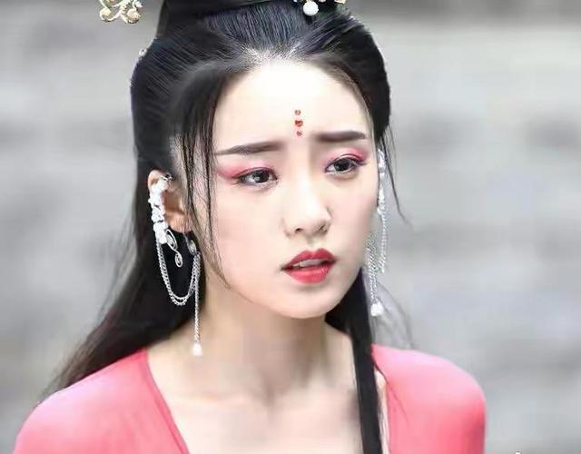 嬰寧演員的成長之路，從舞臺到心靈，變化中的自信與成就感