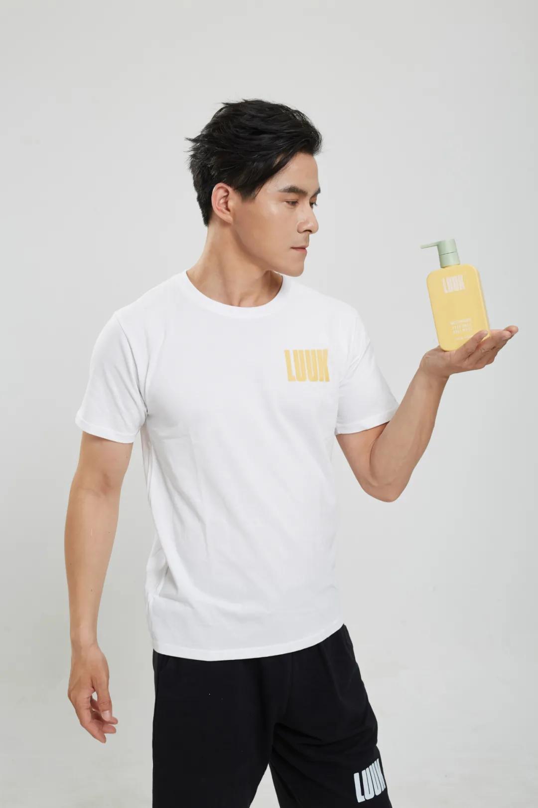 方姓演員的自然之旅，探尋內(nèi)心寧靜與微笑的力量