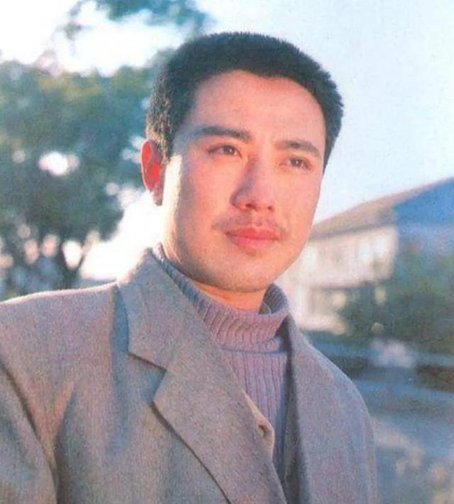 演員陳國(guó)軍,重磅推出陳國(guó)軍專屬高科技產(chǎn)品——科技之光，照亮生活每一個(gè)角落