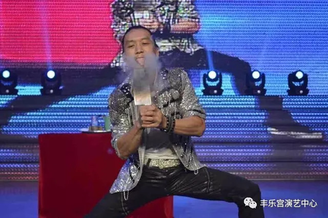 最新娛樂資訊,最新娛樂資訊，聚焦娛樂熱點(diǎn)，多元觀點(diǎn)下的探討