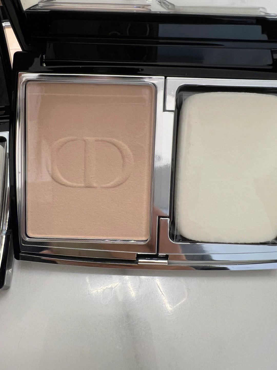 迪奧新品粉餅，自信之變的魔法粉，成就感的秘密武器