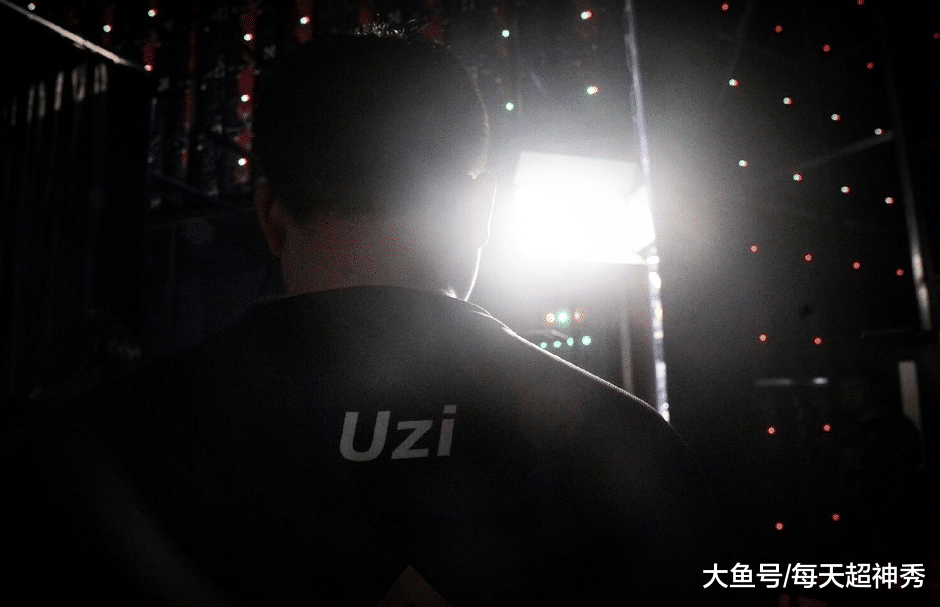 Uzi最新動(dòng)態(tài)，小巷深處的獨(dú)特風(fēng)味探索之旅揭秘