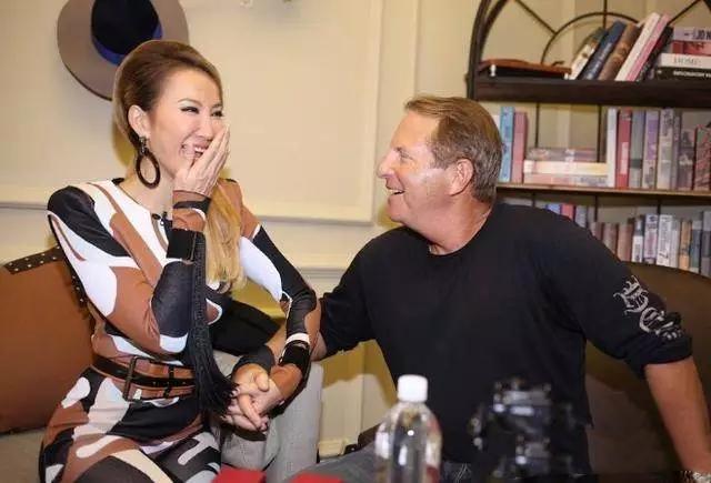 最新甩臀,最新甩臀，舞動生活，學習帶來的自信與成就感